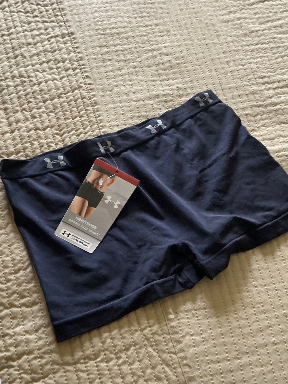 Under Armour Woman’s seemless speed boy short- NWT